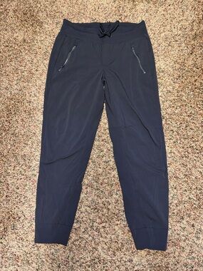 Athleta Black Trekkie North Joggers Size 6